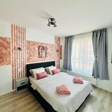 Moncler Family Apartment Брашов Екстериор снимка